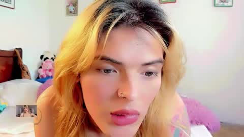 Snapshot of xthesexyboyx chatting on 02.14.26 Femboy Exotic online show from 02.14.26