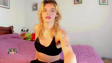 Snapshot of xthesexyboyx chatting on 02.20.26 Femboy Exotic online show from 02.20.26
