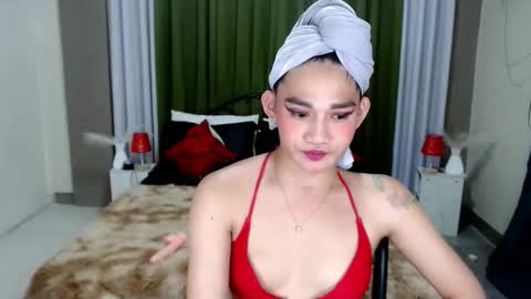 xtspetitehugecock online show from 04.10.26