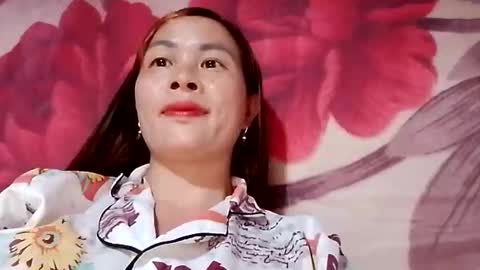 Snapshot of xuxulove00 chatting on 10.15.25 xuxulove00 online show from 10.15.25