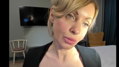 Snapshot of xvaleriax0 chatting on 09.13.25 xvaleriax0 online show from 09.13.25