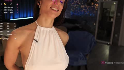 FrancyStepmom and YStepson    INTERESTED IN A GIRL-GIRL COLLABORATION  TEXT ME HERE  or INSTAGRAM online show from 02.13.26