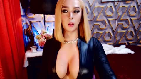 Snapshot of xworldclasskelly chatting on 01.25.25 K E L L Y online show from 01.25.25