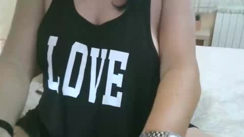 Snapshot of xxalexis chatting on 09.16.25 HotMomAlex online show from 09.16.25