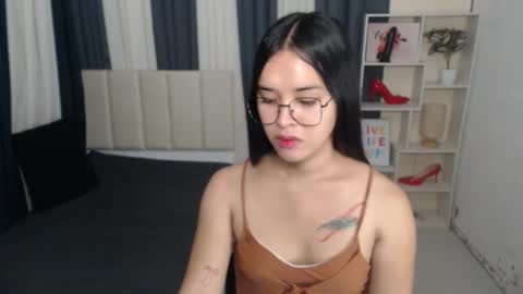 CHLOES ROOM online show from 10.10.25