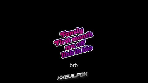 Snapshot of xxevilfox chatting on 01.11.25 Fox online show from 01.11.25