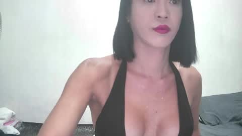 Snapshot of xxglamonatrixx chatting on 06.17.26 Raine online show from 06.17.26