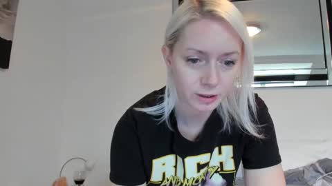 Snapshot of xxkimber_bentonxx chatting on 11.12.25 Next online Monday to Friday 10am till 2pm UK time online show from 11.12.25