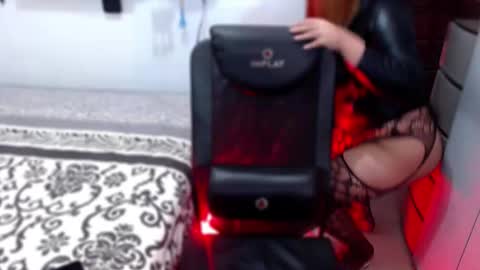 Snapshot of xxsexyhoneyxx chatting on 10.01.25 APRIL online show from 10.01.25