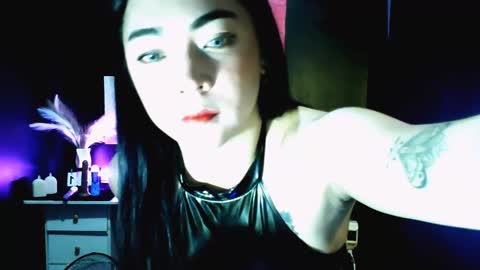 Snapshot of xxslutty_kim chatting on 11.11.25 xxslutty kim online show from 11.11.25