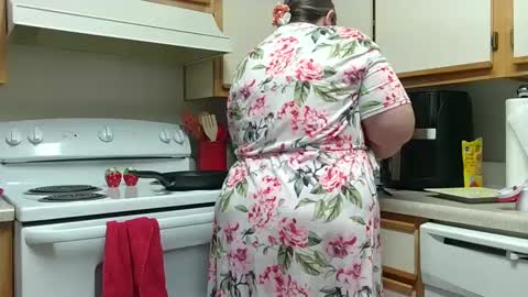 Strawberry Jane online show from 01.11.25