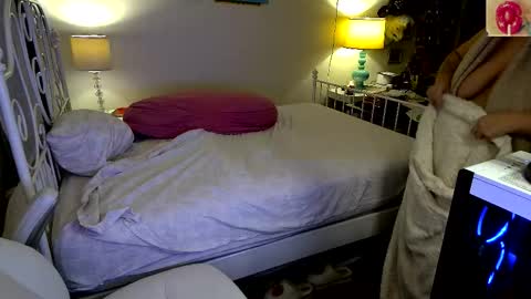 Strawberry Jane online show from 11.18.25