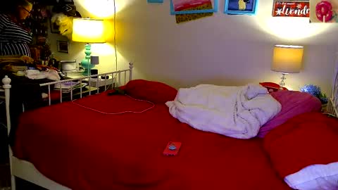 Strawberry Jane online show from 12.23.25