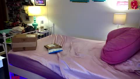 Snapshot of xxstrawberryjanexx chatting on 02.11.26 Strawberry Jane online show from 02.11.26