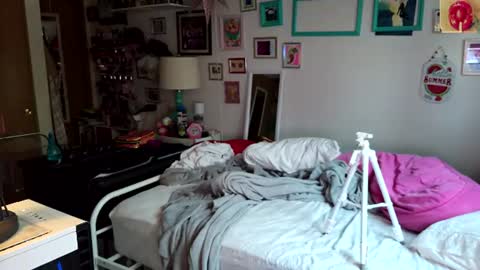 Strawberry Jane online show from 07.14.26