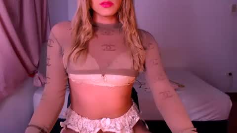 Snapshot of xxxanonymousloverxxx chatting on 12.17.24 Chiara online show from 12.17.24