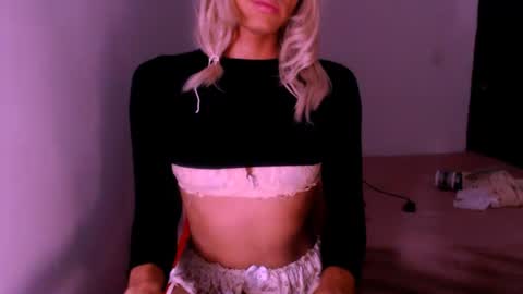 Snapshot of xxxanonymousloverxxx chatting on 11.15.25 Chiara online show from 11.15.25