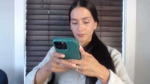 Snapshot of xxxbellalola chatting on 10.22.25 Lola online show from 10.22.25