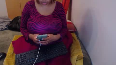 Snapshot of xxxbustybabe27x chatting on 04.22.26 Ayanda online show from 04.22.26