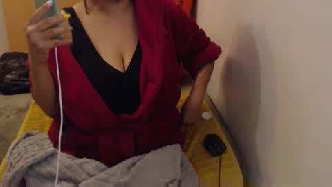 Snapshot of xxxbustybabe27x chatting on 04.24.26 Ayanda online show from 04.24.26