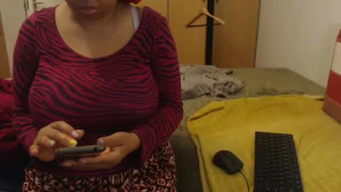 Snapshot of xxxbustybabe27x chatting on 04.27.26 Ayanda online show from 04.27.26