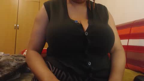 Snapshot of xxxbustybabe27x chatting on 05.21.26 Ayanda online show from 05.21.26