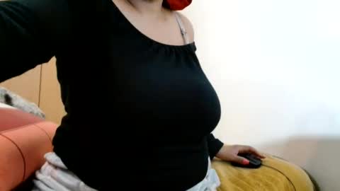 Snapshot of xxxbustybabe27x chatting on 05.27.26 Ayanda online show from 05.27.26