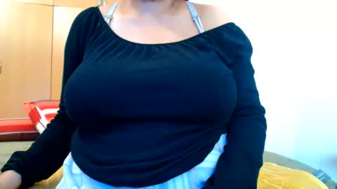 Snapshot of xxxbustybabe27x chatting on 05.31.26 Ayanda online show from 05.31.26