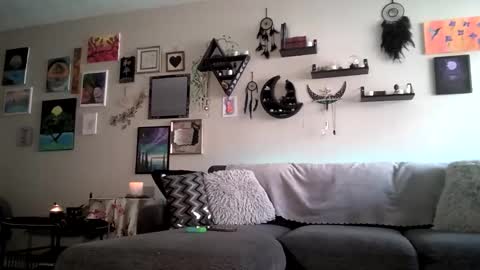 Lola online show from 10.21.25