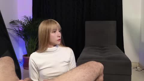 Snapshot of xxxvandersexxx chatting on 12.29.24 July and Fer online show from 12.29.24