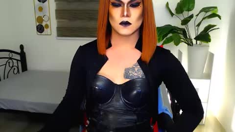 Snapshot of xyournightmarequeenx chatting on 05.17.26 QueenMarina online show from 05.17.26