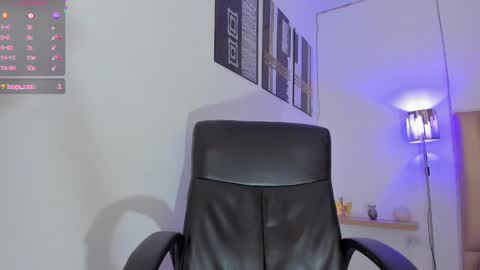 Snapshot of yamirawalker chatting on 09.17.25 Naomi online show from 09.17.25