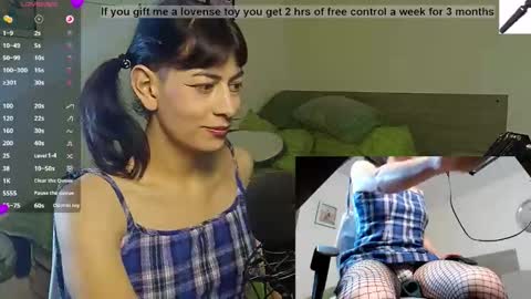 Snapshot of yana_secretroom chatting on 11.13.25 Yana online show from 11.13.25