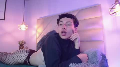 Snapshot of yangshy chatting on 12.22.25 YANG online show from 12.22.25