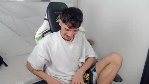 Snapshot of yankeee_ chatting on 11.26.25 DANILO online show from 11.26.25