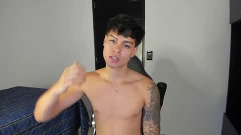 Snapshot of yanpaul83 chatting on 11.18.25 yanpaul83 online show from 11.18.25