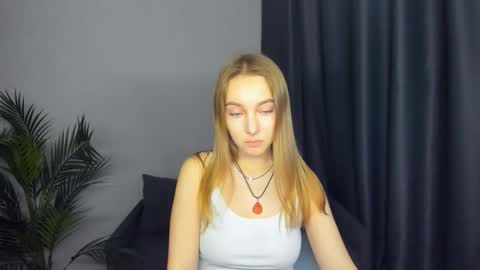 Snapshot of yasminasage chatting on 11.30.25 Yasmina online show from 11.30.25