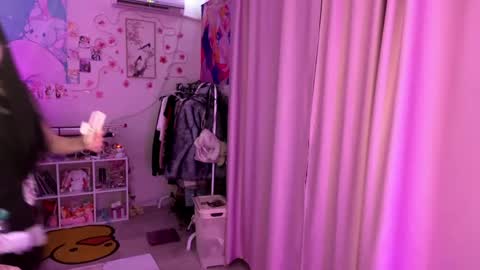 Snapshot of yawnpuffx chatting on 05.19.26 HolyLega online show from 05.19.26