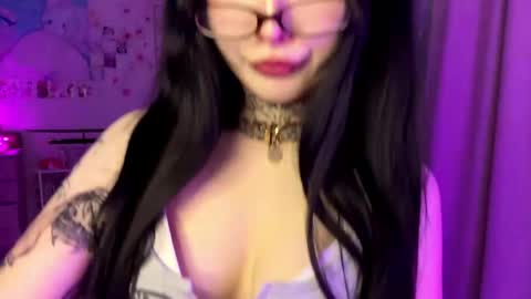 Snapshot of yawnpuffx chatting on 05.22.26 HolyLega online show from 05.22.26