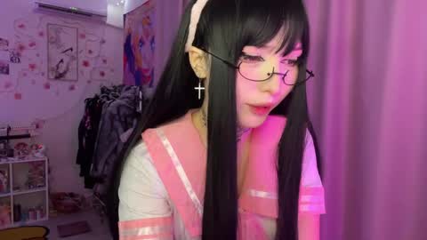 Snapshot of yawnpuffx chatting on 05.26.26 HolyLega online show from 05.26.26