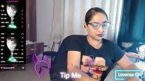 Snapshot of yaya____ chatting on 02.14.26 yaya____ online show from 02.14.26