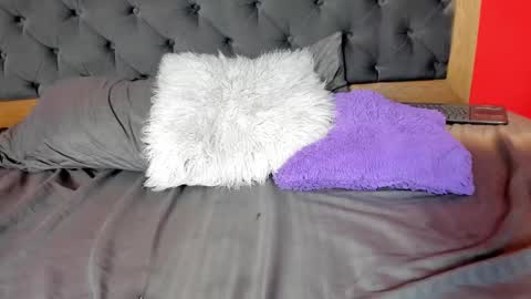 Snapshot of yayahilton chatting on 10.12.25 YAYA online show from 10.12.25