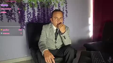 Snapshot of yazflor chatting on 06.04.26 Hazzan y Greisy online show from 06.04.26