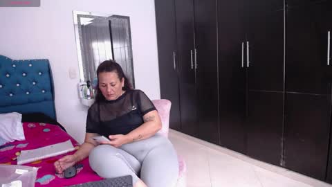 Snapshot of yazmin_mature chatting on 05.24.26 Jasmin online show from 05.24.26