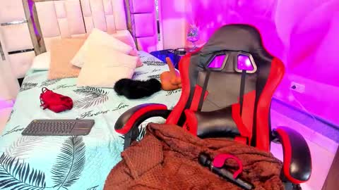 yelena  online show from 12.04.25