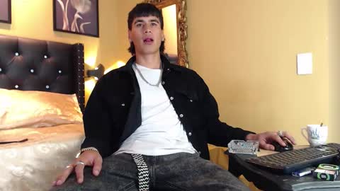 Snapshot of yerk_dan chatting on 11.25.25 Yerk online show from 11.25.25