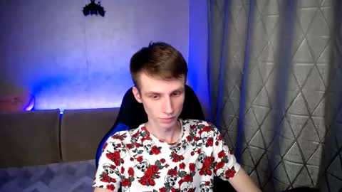 Snapshot of yes_cute_boy_ chatting on 03.11.25 Eden online show from 03.11.25