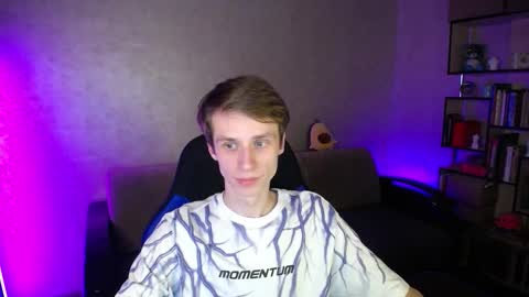 Snapshot of yes_cute_boy_ chatting on 11.01.25 Eden online show from 11.01.25