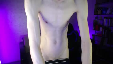 Snapshot of yes_cute_boy_ chatting on 11.26.25 Eden online show from 11.26.25