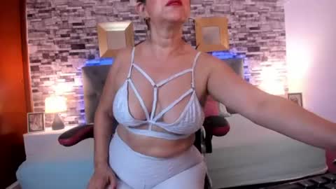 Snapshot of yeseniaa_25 chatting on 07.14.26 Yeseniaa online show from 07.14.26